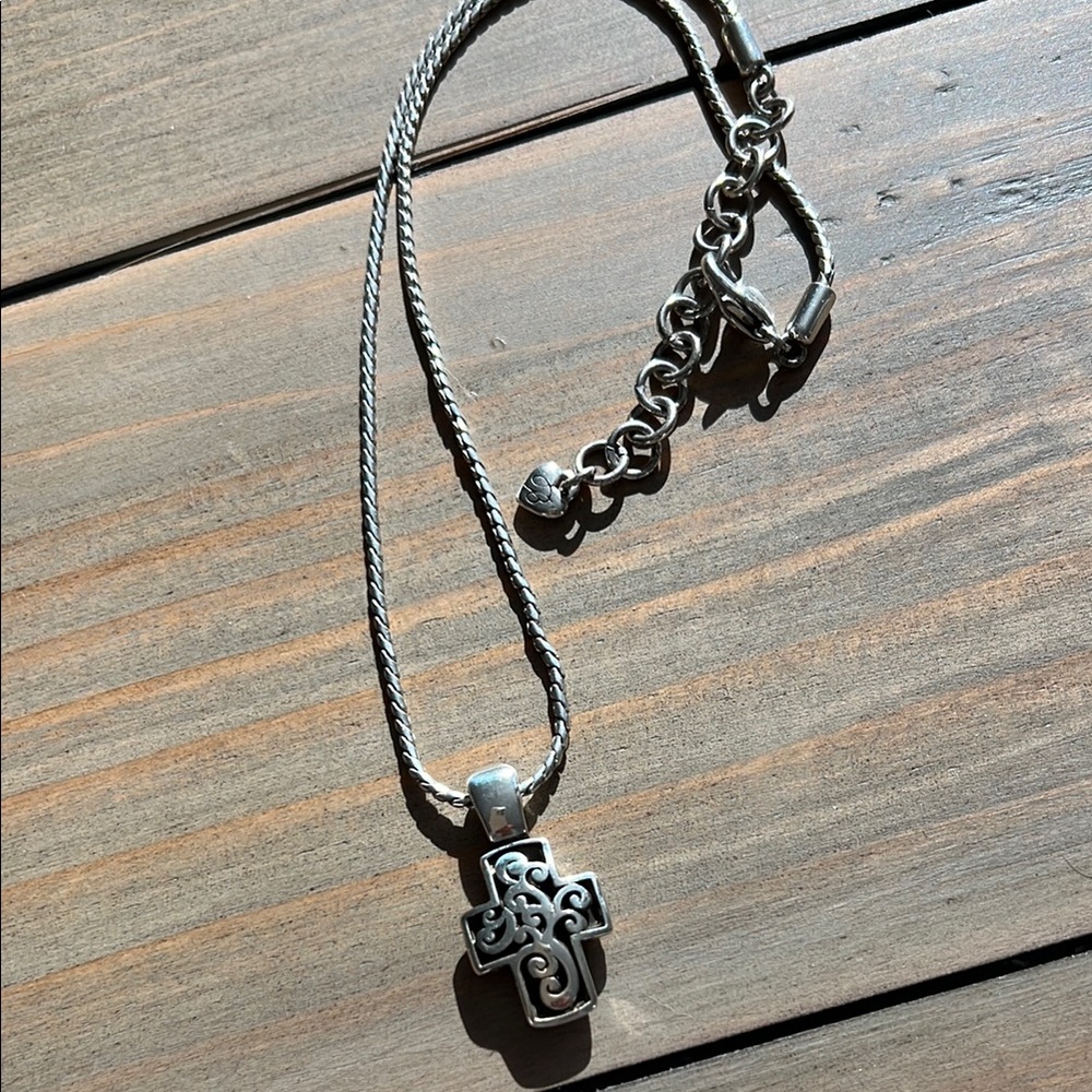 Elegant Silver Necklace with Cross Pendant and Thin Chain - Picture 3 of 4